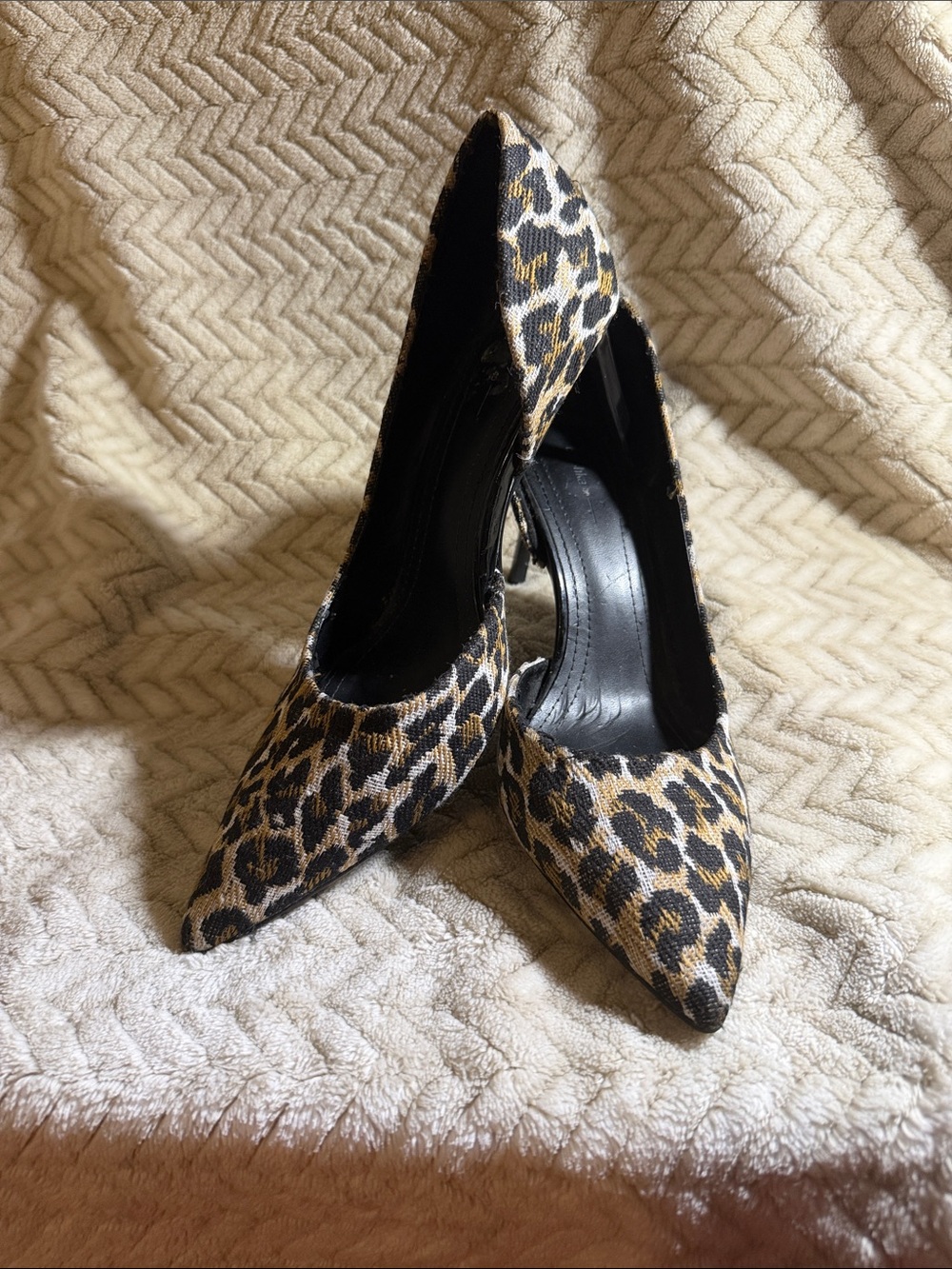 Bershka Leopard Print Pointed Pumps - Beige & Black